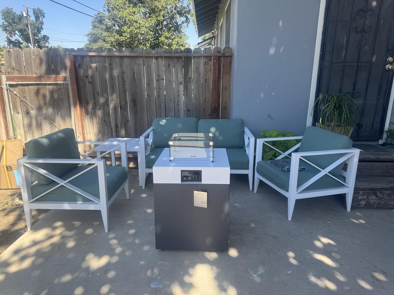 Zhang Chunyan's aluminum patio set