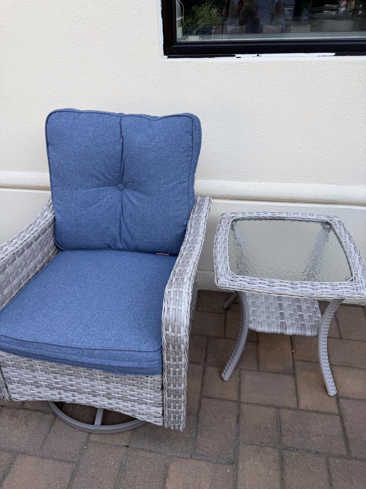 Leo's wicker patio set